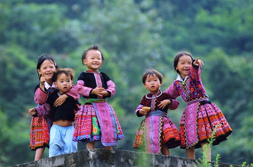 ban-cung-toi-mang-tet-ve-cho-dong-bao-ngheo-nhe