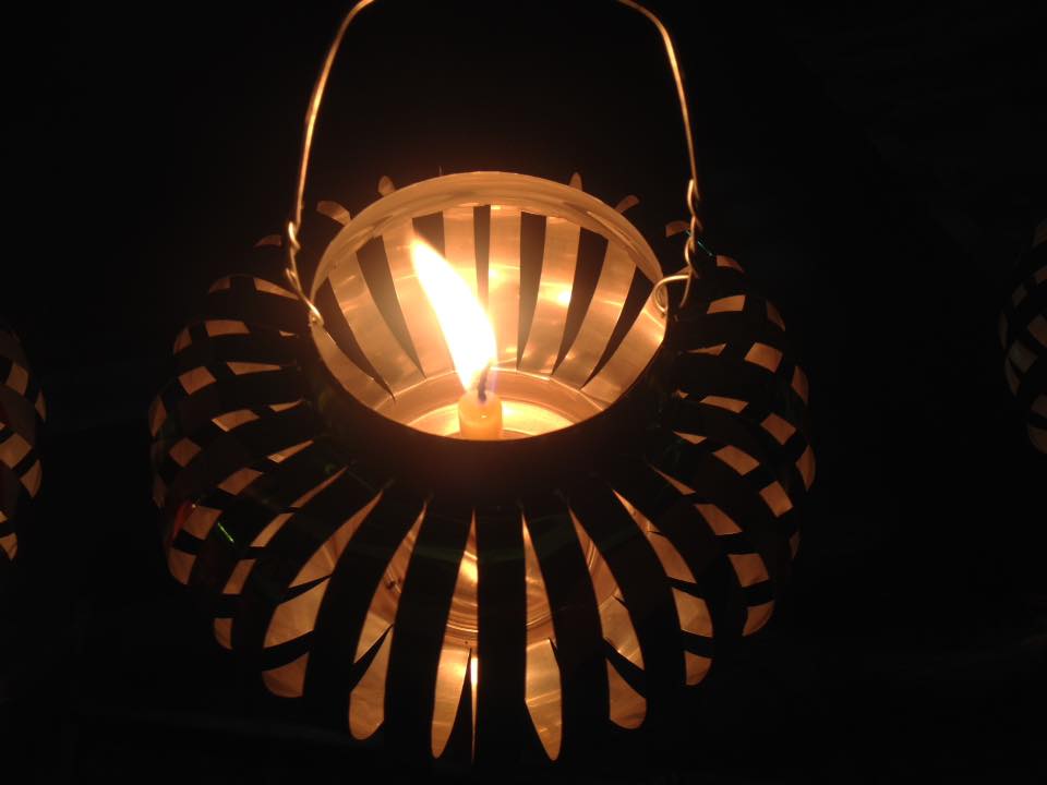 Y Tam Makes Lanterns from Cans for the Mid-Autumn Festival Program