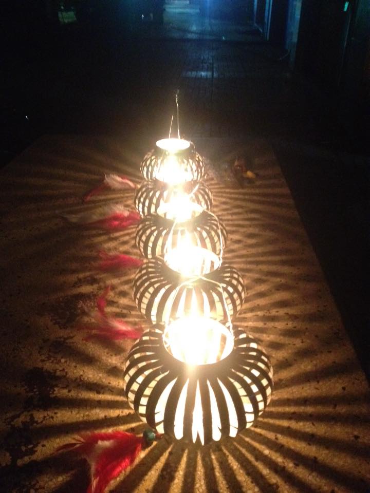 Y Tam Makes Lanterns from Cans for the Mid-Autumn Festival Program