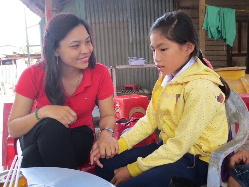 Y Tam Awards a Full Scholarship to Little Nguyễn Thị Kim Duyên