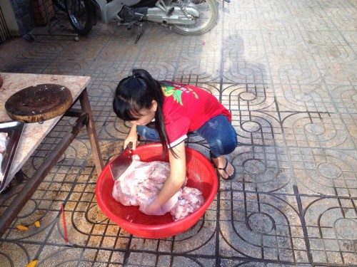 Y Tam Kitchen: Sharing Rice, Round 4 – The Home Front Stays Strong