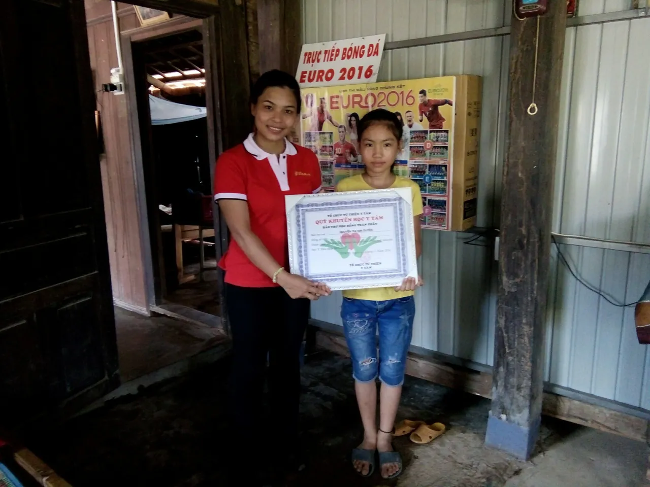 Y Tam Awards a Full Scholarship to Nguyễn Thị Kim Duyên