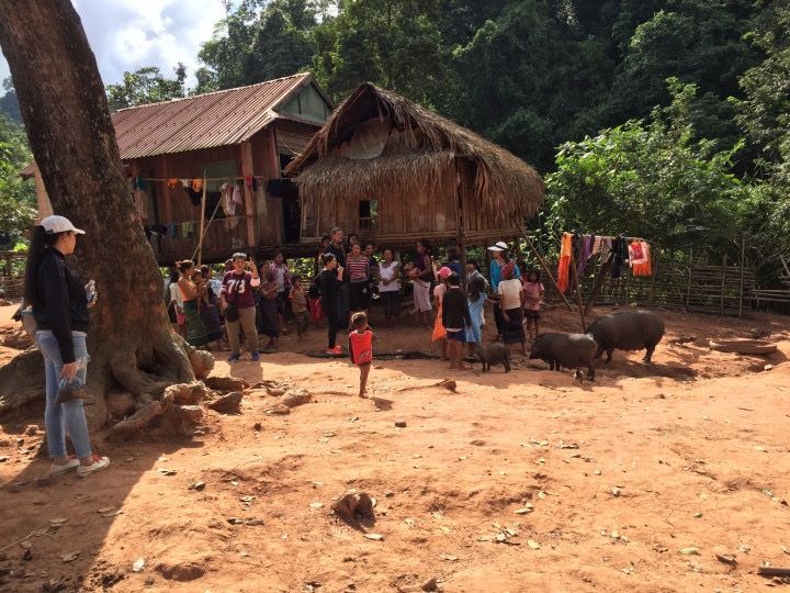 Y Tam cleans up the living environment in Ban village, Thượng Trạch, Quảng Bình