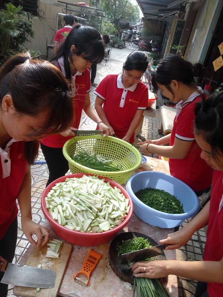 Y Tam Kitchen Program Round 16: On Television