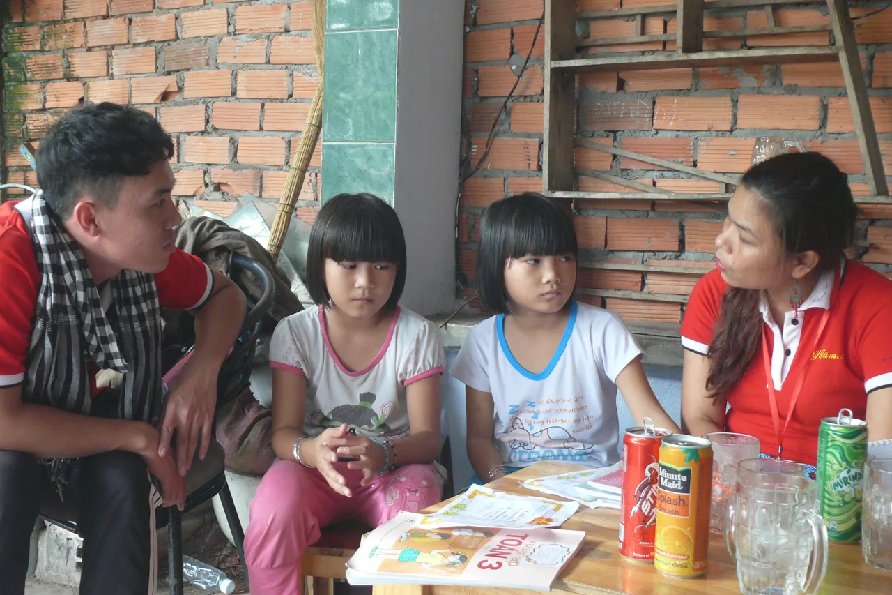 Y Tam Scholarship Fund sponsorship, round 1: Phạm Quỳnh Anh and Phạm Quỳnh Như