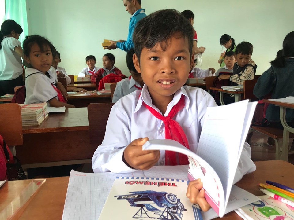 Children in Yang Mao, Đăk Lăk Now Have All Their Textbooks for the New School Year