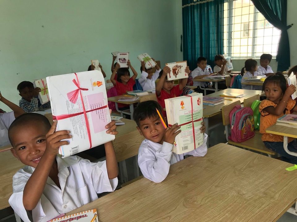 Children in Yang Mao, Đăk Lăk Now Have All Their Textbooks for the New School Year